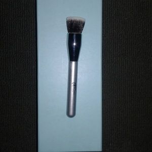 BRAND NEW IT COSMETICS BUFFING FOUNDATION BRUSH